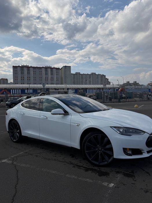 Tesla model S 2013 60Кв
