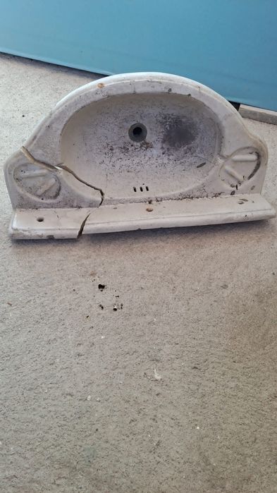 Lavatório da antiga fábrica de Cerâmica das Devezas