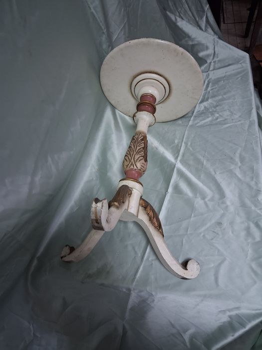 Mesa de apoio  pintada linda