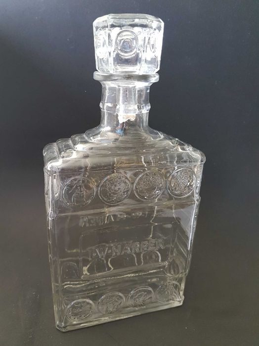 Whisky I.W.Harper Garrafa Vintage com relevo (Vazia]