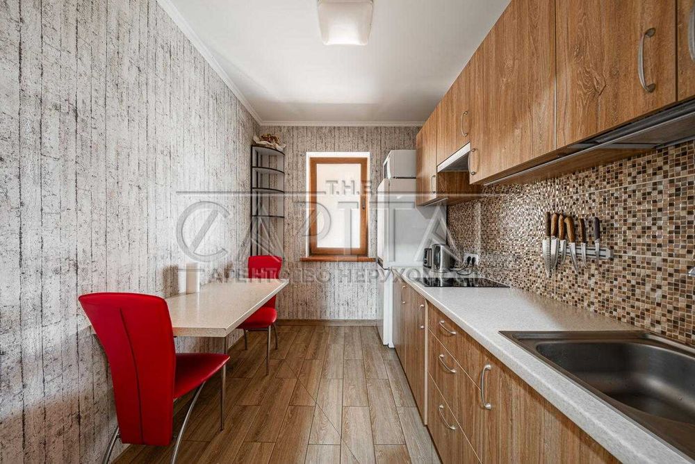 Продаж Будинок з ремонтом  247 м2 Тарасівка вул. Березова