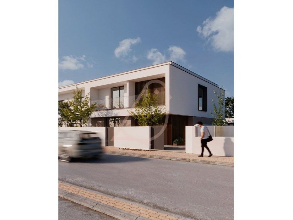 Moradia de Luxo Geminada com Piscina - Em Construção | T4 | Entronc...