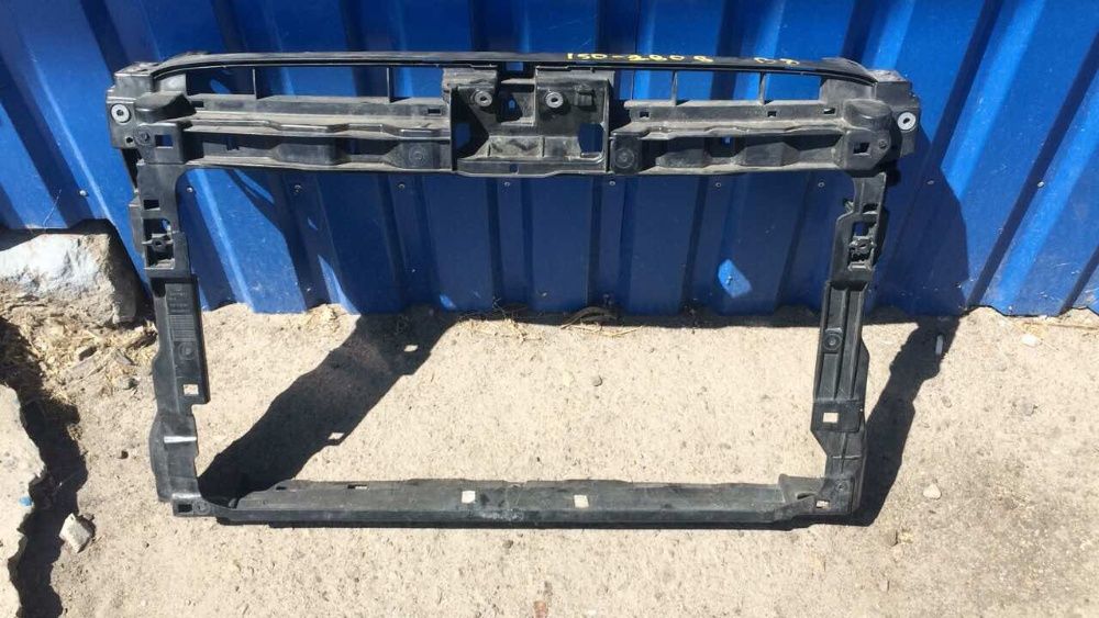 Панель передняя телевизор Touareg туарег нф фл tiguan passat b6 b7