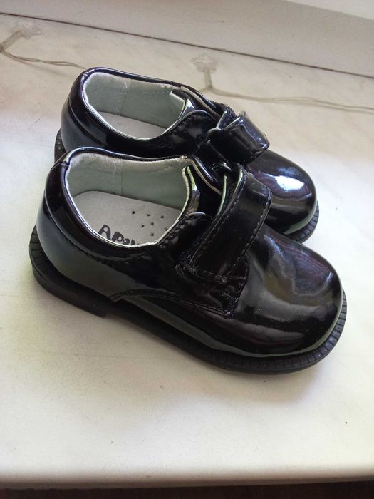 Buty lakierki dla chłopca