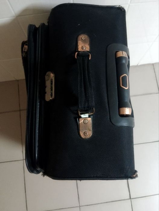 Валіза дорожня , в гарному стані.