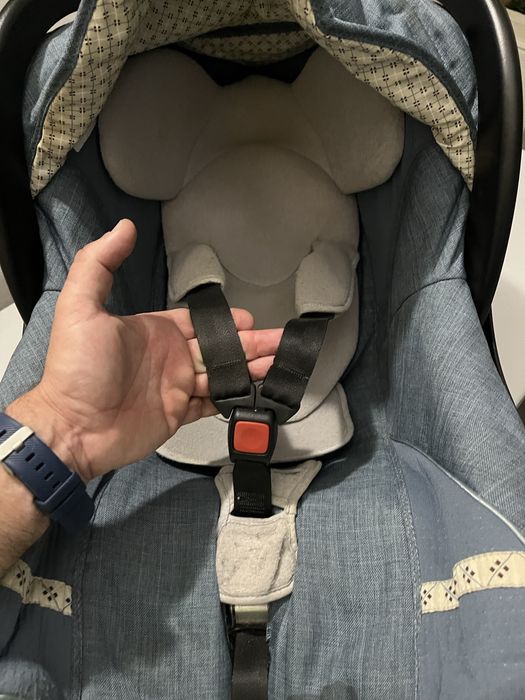 Carrinho bébé Confort com ovo e cadeira.