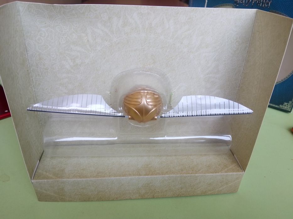 Mystery flying snitch. Колекційна іграшка для поціновувачів Гарі Поттера