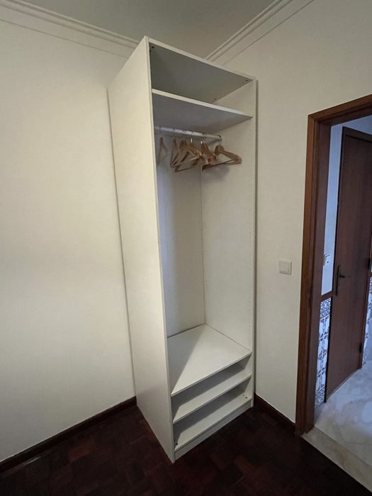 Guarda-roupa branco