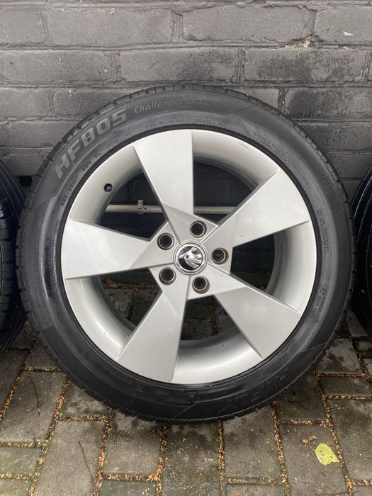 5х112 r17 Skoda Oktavia, Superb, Passat, Touran, Golf, Leon 215 50 17