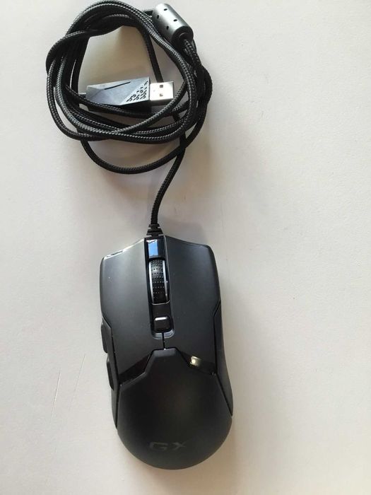 Computador (desktop) com capacidade para jogos e edição gráfica.