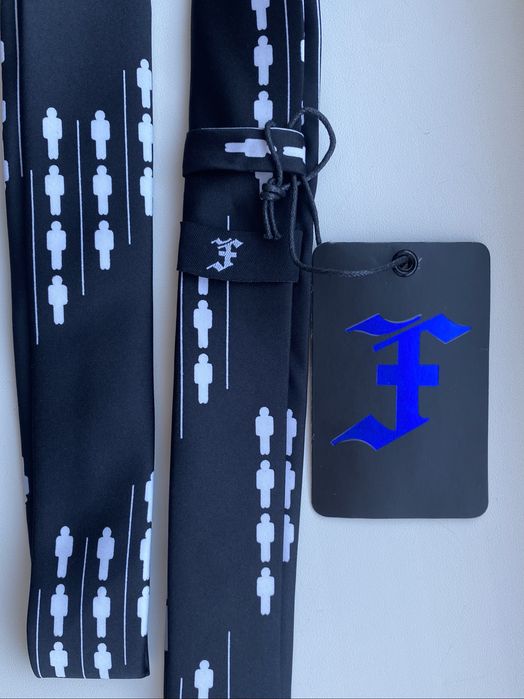 Краватка Fby Friis  ширина — 4 см.