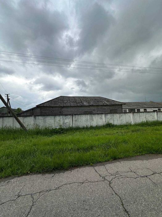 Продаж частини колишнього колгоспного двору, с. Олишівка