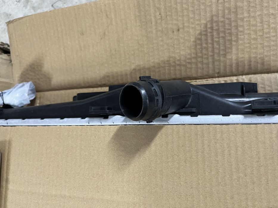 Продам радиатор на бмв 3 серія Bmw 3 E90 e91 e92 e93 e81 e82 e88 e87