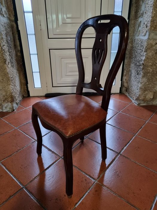 Mesa de jantar + 6 cadeiras + armário