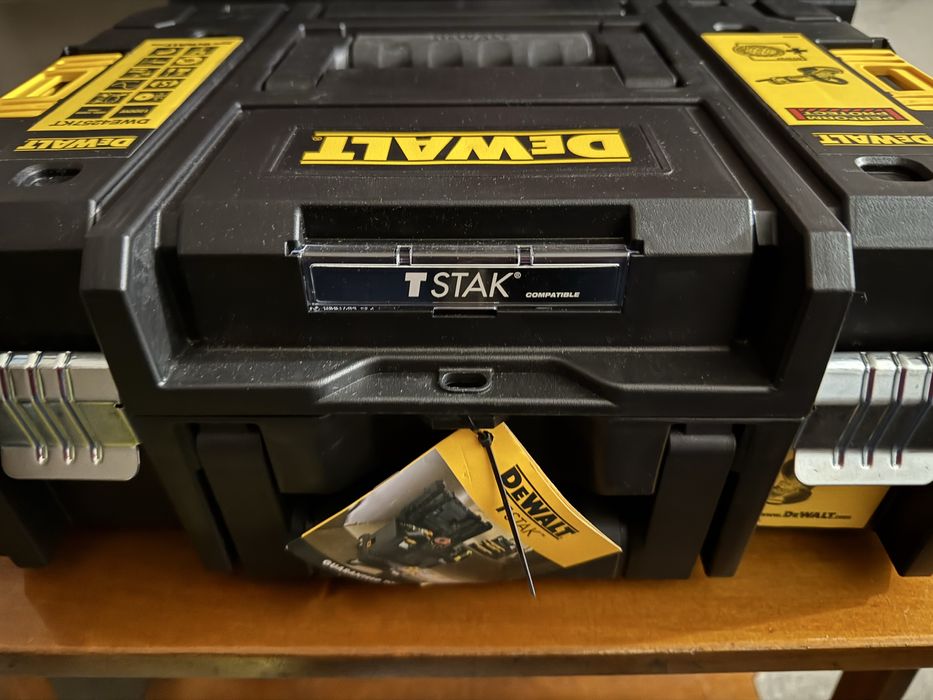 Dewalt DWE4257  Szlifierka kątowa regulacja walizka oraz akcesoria