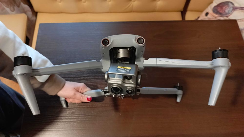 Продам на запчастини або відновлення дрон autel evo max 4t v2