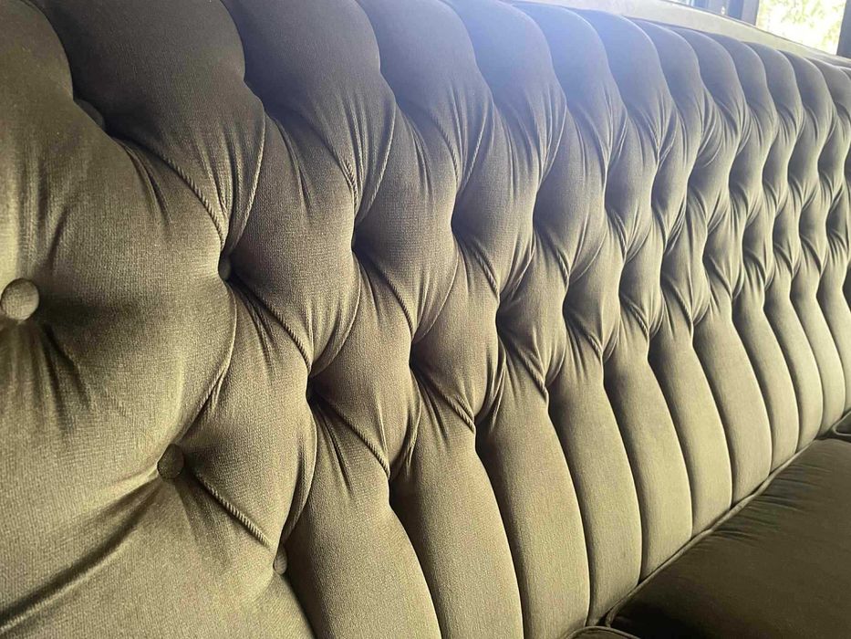 Stylowa sofa w stylu Ludwika XVI, ciemna zieleń