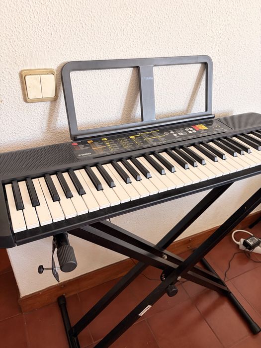Teclado yamaha + suporte