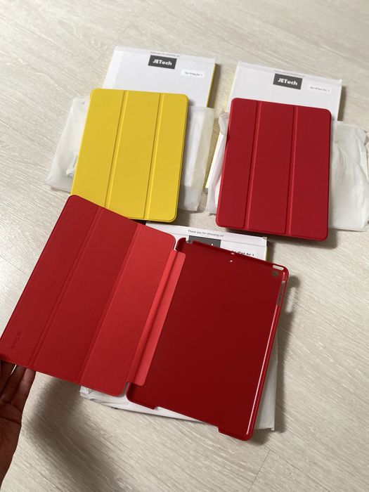Чохли на iPad різні