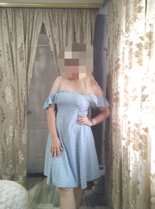 Сукня блакитна з принтом