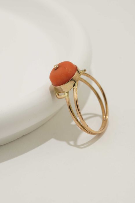 Złoty pierścionek z Koralem 14k 2.57g