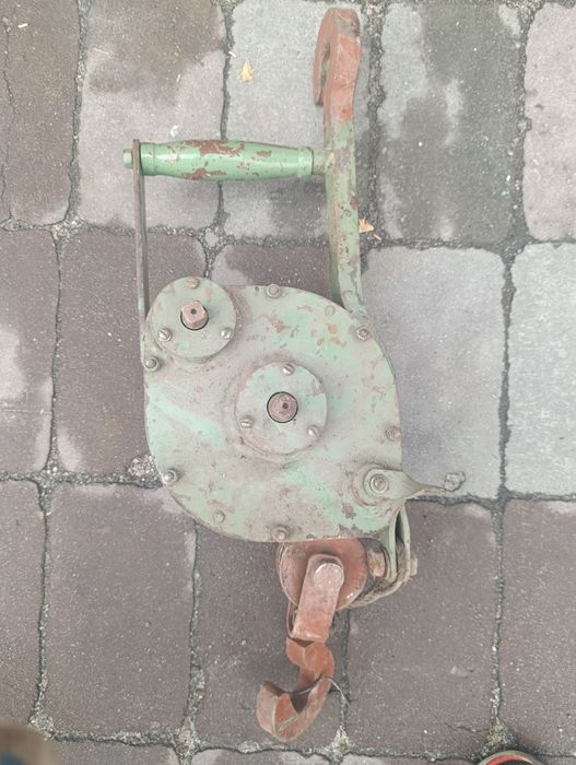 Ручная лебёдка (таль) с крюком, рабочая