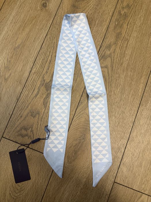 Blekitna apaszka Prada 100% jedwab nowa z metka