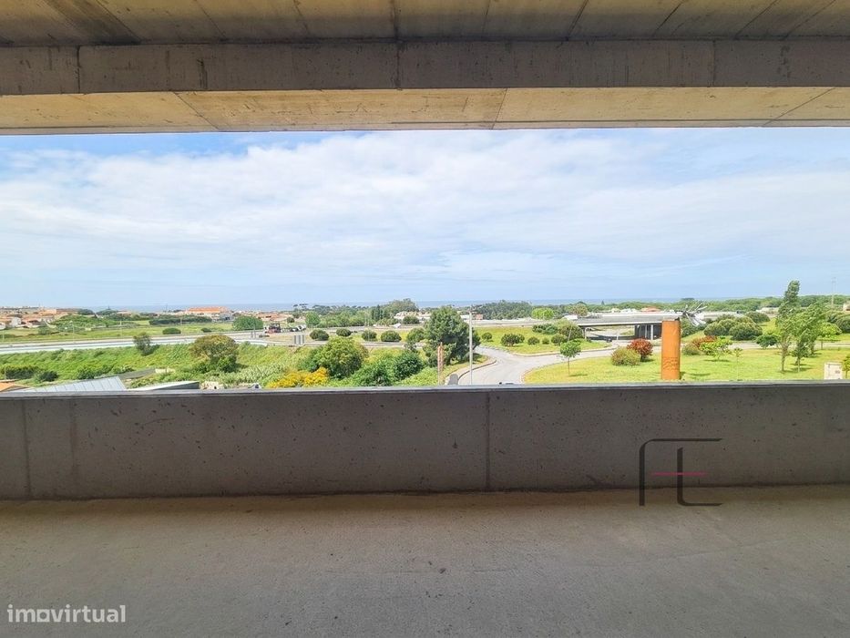 Apartamento T2,  Varanda, Vista Panorâmica em Condomínio Privado — Arcozelo, Porto