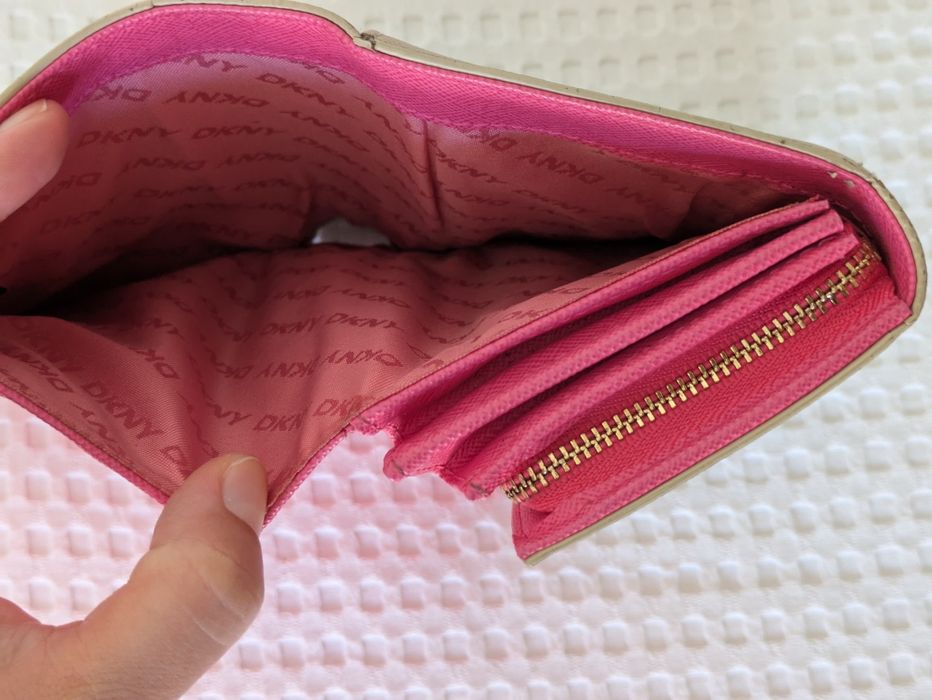 Carteira DKNY rosa e bege