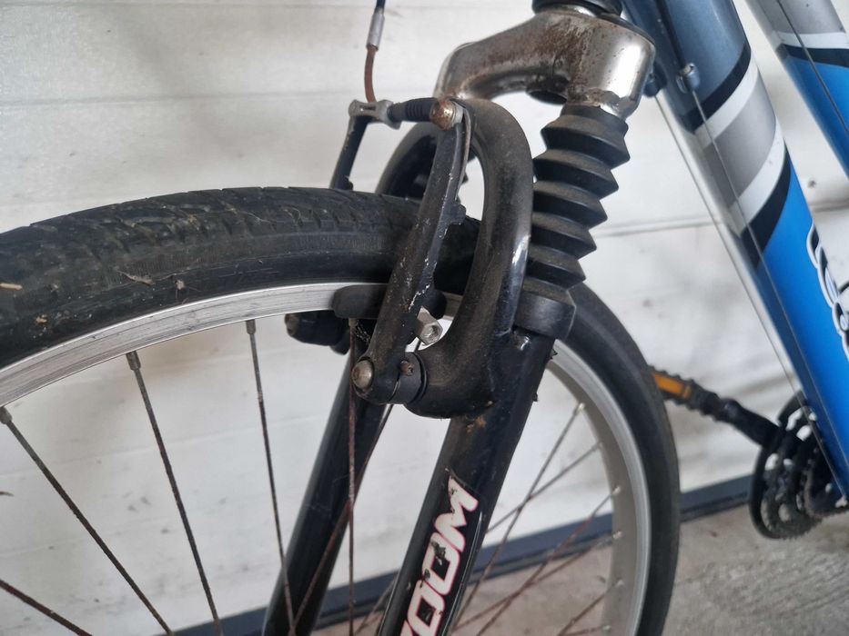 Bicicleta Roda 26 Team (Com Cesto e Mudanças Shimano)