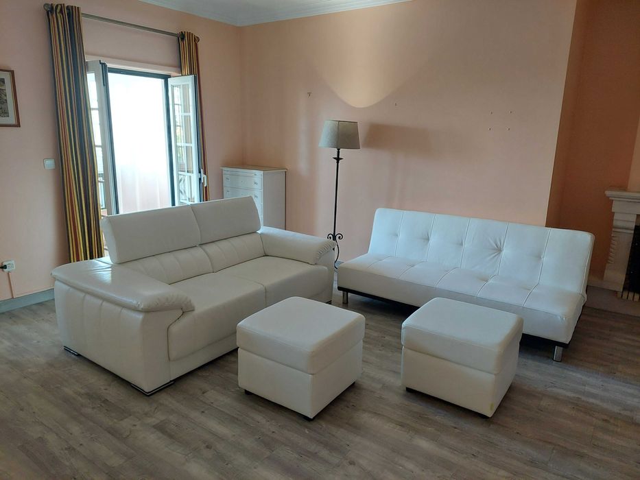 Conjunto Sofá + Sofá cama + Pufs/ottoman brancos