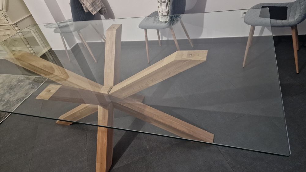 Mesa de sala/jantar     1M de largura por 2M de comprimento