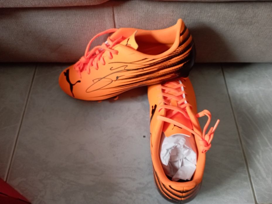 Chuteiras PUMA Novas – Autografadas por DIOGO DALOT