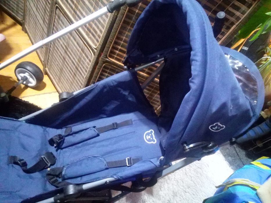 Carrinho de bebe c/ oferta de triciclo 15€