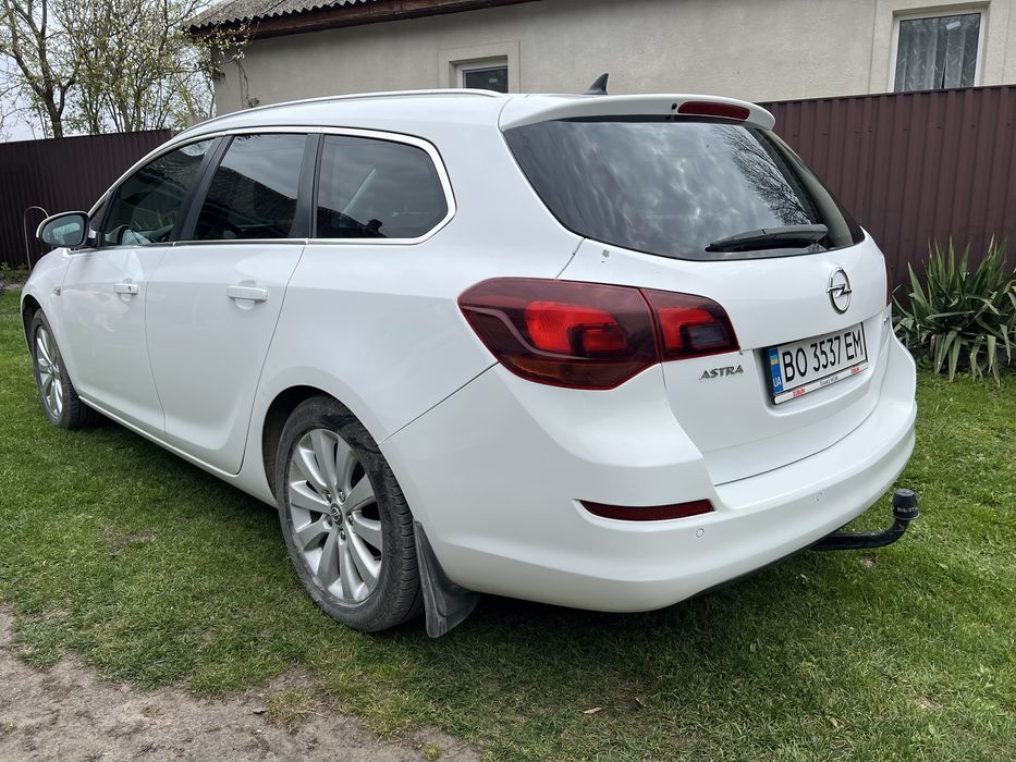 Opel Astra J 2011