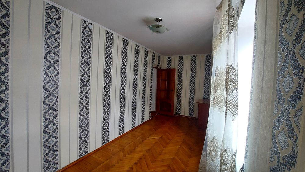 Продам 3-кімнатну квартиру. Вул.Київська,15.