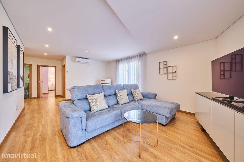 T2 c/Suite c/ Lugar de garagem e c/ licença de AL — Castelo (Sesimbra), Setúbal