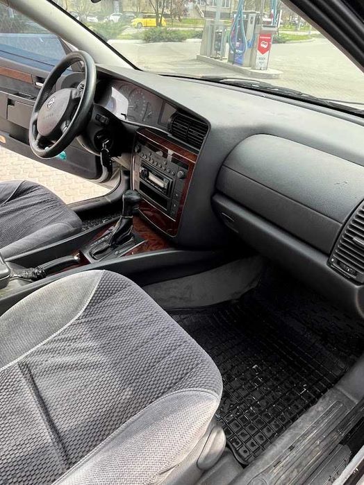 авто Opel Omega, 2002