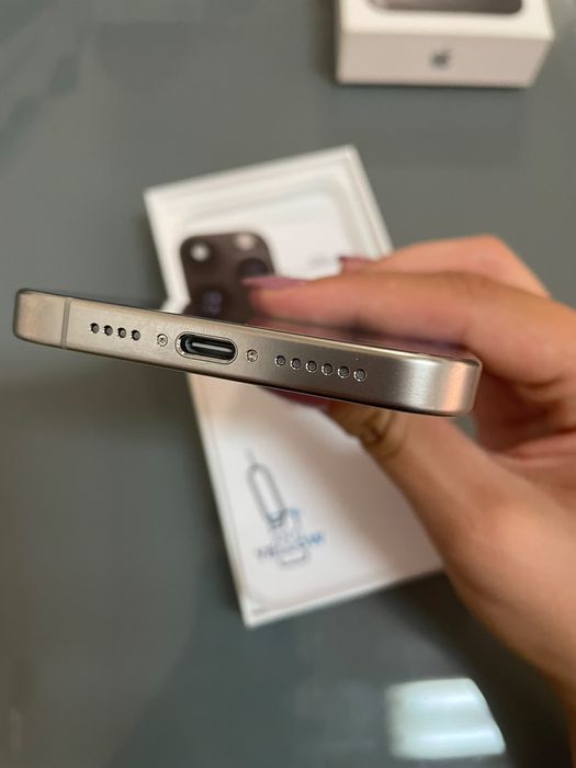 Iphone 15 pro max 256 gb branco Novo