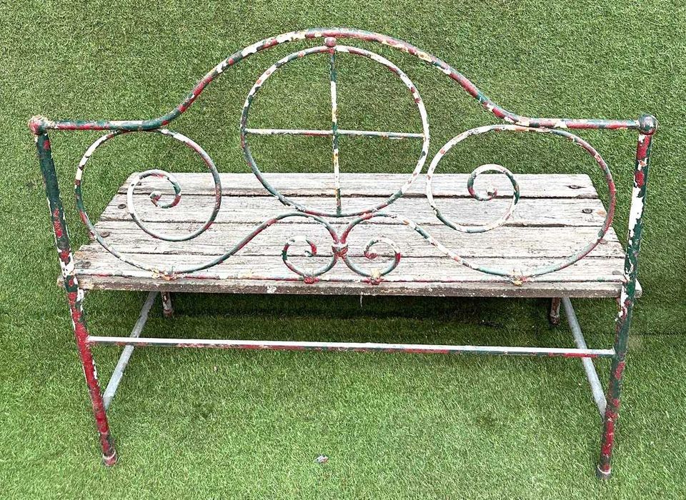 Banco de jardim, antigo,  artesanal para restauro completo.