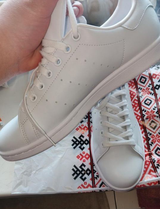 Новые женские кроссовки Adidas