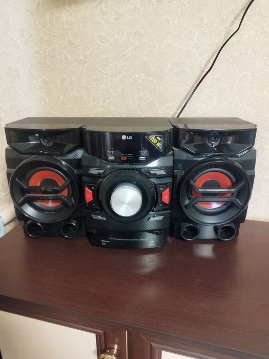 Музичний центр LG