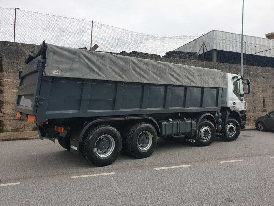 Iveco Trakker 360 8x4 Basculante - Nacional