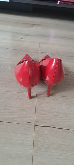 Czerwone lakierkowe szpilki rozmiar 38