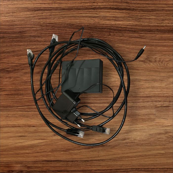 Switch + 2 kable internetowe