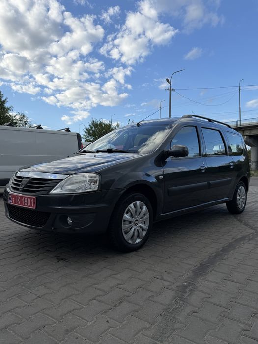 АвтомобільDACIA Logan