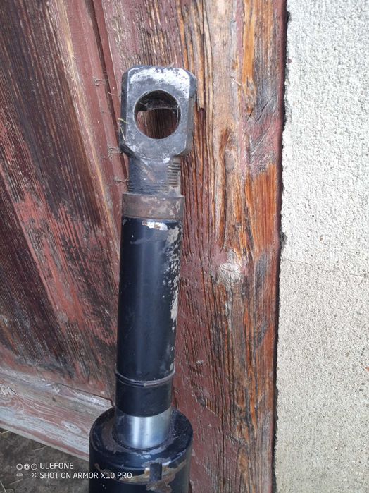 Siłownik hydrauliczny z elektrozaworem