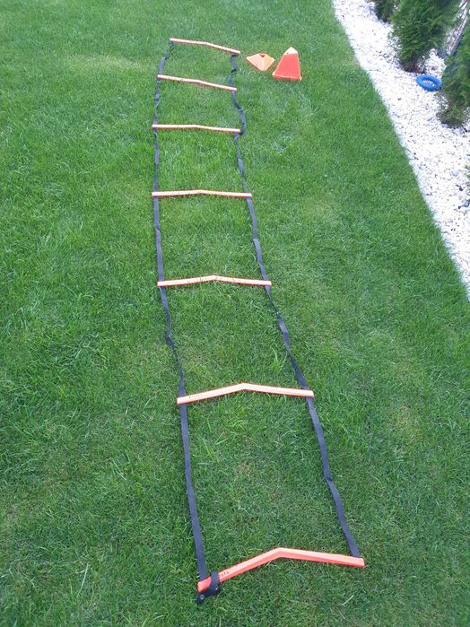 Drabinka treningowa plus slupki pacholki Kipsta decathlon