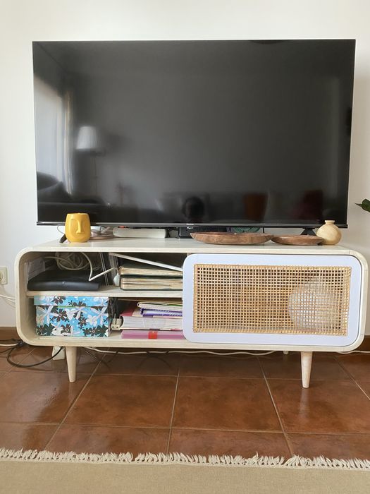 Móvel de TV em madeira macia