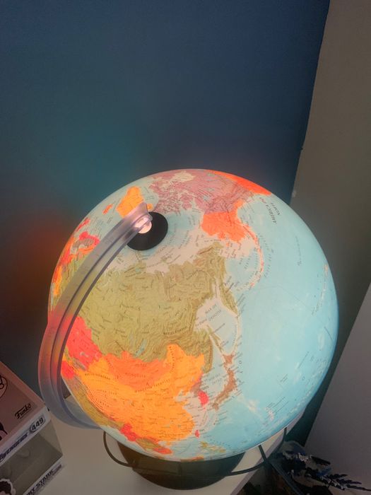 Globo terrestre com luz